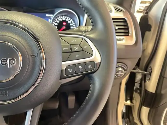 クライスラー・ジープ ジープ コンパス Sモデル 道央・札幌 2020(令2)年 6.3万km 白 全国160台限定車/バイキセノンヘッドライト/フロントシートヒーター/BeatsAudioプレミアムサウンド/パワーリフトゲート/グレーステッチ入りブラックレザーシート/専用19インチAW/Uconnectナビ/フルセグTV/USB/Bluetooth/バックカメラ/パークセンス/ACC/レーンセンス/ブラインドスポットモニター