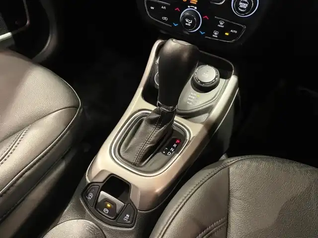 クライスラー・ジープ ジープ コンパス Sモデル 道央・札幌 2020(令2)年 6.3万km 白 全国160台限定車/バイキセノンヘッドライト/フロントシートヒーター/BeatsAudioプレミアムサウンド/パワーリフトゲート/グレーステッチ入りブラックレザーシート/専用19インチAW/Uconnectナビ/フルセグTV/USB/Bluetooth/バックカメラ/パークセンス/ACC/レーンセンス/ブラインドスポットモニター