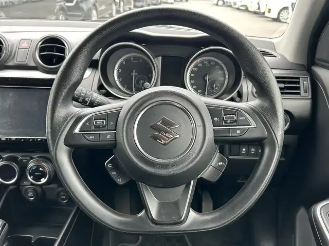 スズキ スイフト HYBRID MG 静岡県 2020(令2)年 2.4万km ピュアホワイトP ワンオーナー /社外SDナビ/（AM/FM/CD/DVD/BT)/全方位カメラ/バックカメラ/レーダークルーズコントロール/スマートキー/プッシュスタート/ETC/前後型ドライブレコーダー/衝突被害軽減システム/レーンキープアシスト/横滑り防止装置/コーナーセンサー/LEDヘッドライト/運転席シートヒーター/スペアキー×１/ドアバイザー/純正フロアマット/取り扱い説明書/新車時保証書