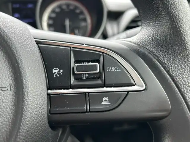 スズキ スイフト HYBRID MG 静岡県 2020(令2)年 2.4万km ピュアホワイトP ワンオーナー /社外SDナビ/（AM/FM/CD/DVD/BT)/全方位カメラ/バックカメラ/レーダークルーズコントロール/スマートキー/プッシュスタート/ETC/前後型ドライブレコーダー/衝突被害軽減システム/レーンキープアシスト/横滑り防止装置/コーナーセンサー/LEDヘッドライト/運転席シートヒーター/スペアキー×１/ドアバイザー/純正フロアマット/取り扱い説明書/新車時保証書