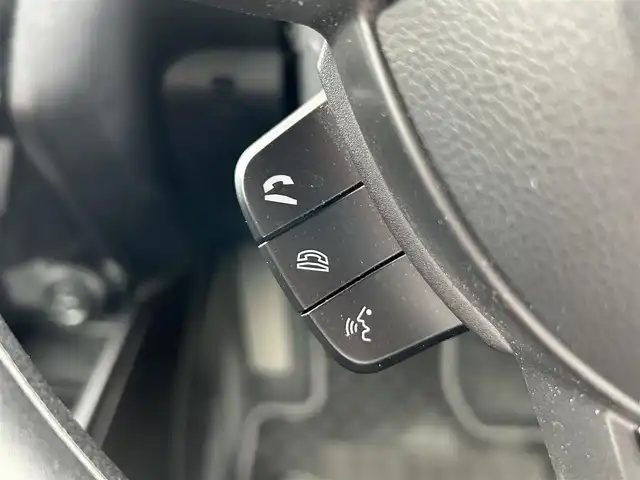 スズキ スイフト HYBRID MG 静岡県 2020(令2)年 2.4万km ピュアホワイトP ワンオーナー /社外SDナビ/（AM/FM/CD/DVD/BT)/全方位カメラ/バックカメラ/レーダークルーズコントロール/スマートキー/プッシュスタート/ETC/前後型ドライブレコーダー/衝突被害軽減システム/レーンキープアシスト/横滑り防止装置/コーナーセンサー/LEDヘッドライト/運転席シートヒーター/スペアキー×１/ドアバイザー/純正フロアマット/取り扱い説明書/新車時保証書
