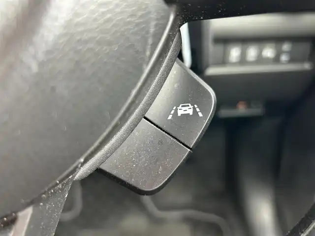 スズキ スイフト HYBRID MG 静岡県 2020(令2)年 2.4万km ピュアホワイトP ワンオーナー /社外SDナビ/（AM/FM/CD/DVD/BT)/全方位カメラ/バックカメラ/レーダークルーズコントロール/スマートキー/プッシュスタート/ETC/前後型ドライブレコーダー/衝突被害軽減システム/レーンキープアシスト/横滑り防止装置/コーナーセンサー/LEDヘッドライト/運転席シートヒーター/スペアキー×１/ドアバイザー/純正フロアマット/取り扱い説明書/新車時保証書