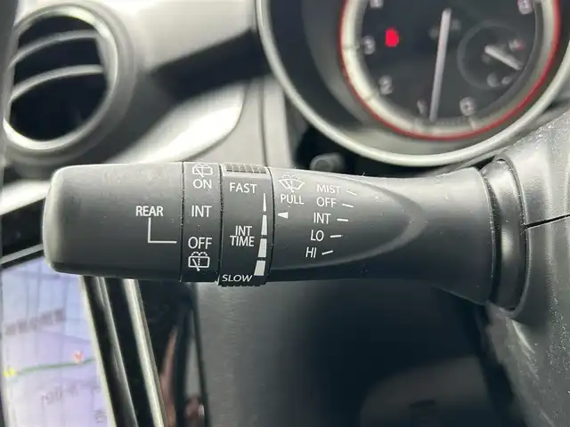 スズキ スイフト HYBRID MG 静岡県 2020(令2)年 2.4万km ピュアホワイトP ワンオーナー /社外SDナビ/（AM/FM/CD/DVD/BT)/全方位カメラ/バックカメラ/レーダークルーズコントロール/スマートキー/プッシュスタート/ETC/前後型ドライブレコーダー/衝突被害軽減システム/レーンキープアシスト/横滑り防止装置/コーナーセンサー/LEDヘッドライト/運転席シートヒーター/スペアキー×１/ドアバイザー/純正フロアマット/取り扱い説明書/新車時保証書