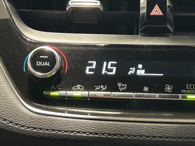 トヨタ カローラ クロス ハイブリッド Z 宮城県 2022(令4)年 4.9万km アティチュードブラックマイカ トヨタセーフティセンス/・プリクラッシュセーフティ/・レーントレーシングアシスト/・レーンディパーチャーアラート/・レーダークルーズコントロール/・アダプティブハイビームシステム/・ロードサインアシスト/・ドライバー異常時対応システム/・プロアクティブドライビングアシスト/・発進遅れ告知機能/・ブラインドスポットモニター/純正ナビ/フルセグテレビ/Bluetooth/純正ビルドインETC2.0/バックカメラ/ドライブレコーダー/ルーフレール/パワーシート/シートヒーター/電動リアゲート/純正アルミホイール/純正フロアマット