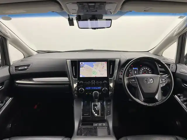 トヨタ アルファード S Cパッケージ 岡山県 2020(令2)年 6.9万km ブラック サンルーフ/JBLプレミアムサウンド/13.3フリップダウンモニター/10.5インチナビ付ディスプレイオーディオ/・FM/AM/Bluetooth/フルセグ/CD/DVD/HDMI/パノラマミックビューモニター/デジタルインナーミラー/合皮シート/・パワーシート/・ベンチレーション/・電動オットマン/ステアリングヒーター/パワーバックドア/トヨタセーフティーセンス/・プリクラッシュセーフティ/・レーンディパーチャーアラート/・オートマチックハイビーム/・レーダークルーズコントロール/・コーナーセンサー/・BSM/・踏み間違い防止/2.0ETC/ドライブレコーダー/両側パワースライドドア/三眼LEDヘッドライト/純正18インチアルミホイール/純正フロアマット
