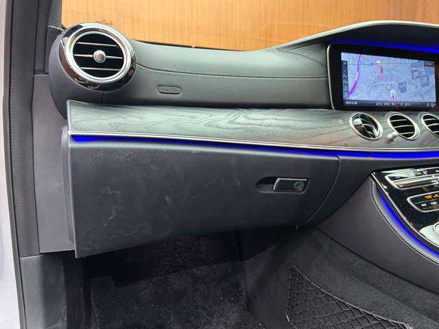 メルセデス・ベンツ Ｅ２２０ｄ SW AVG スポーツ 本革 千葉県 2018(平30)年 5.8万km イリジウムシルバー レザーＰＫＧ　/ＡＣＣ　/黒革　/ナビ　/ＴＶ　/Ｂｌｕｅｔｏｏｔｈ接続　/３６０°Ｂｕｒｍｅｓｔｅｒサウンド　/シートヒーター　/電動リアゲート　/ハイビームアシスト　/衝突軽減Ｂ　/ＢＳＭ　/ＬＫＡ　/ＥＴＣ　/禁煙車