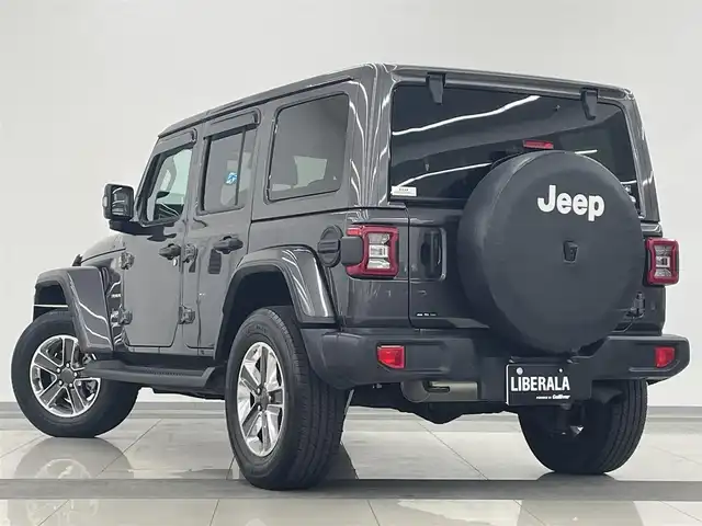 クライスラー・ジープ ジープ ラングラー アンリミテッド サハラ 岡山県 2020(令2)年 2.7万km グレー 純正ナビ/前後カメラ　/自動緊急ブレーキ　/ブラインドスポット警告　/セルスタートアシスト　/前面衝突警告　/Ｂｌｕｅｔｏｏｔｈ　/アップルカープレイ　/ＤＴＶ（フルセグ）　/コーナーセンサー　/ＡＣＣ　/オートライト/レザーシート/シートヒーター/ヒーテッドステアリング/防眩ミラー/ランニングボード/ドラレコ（下・R）