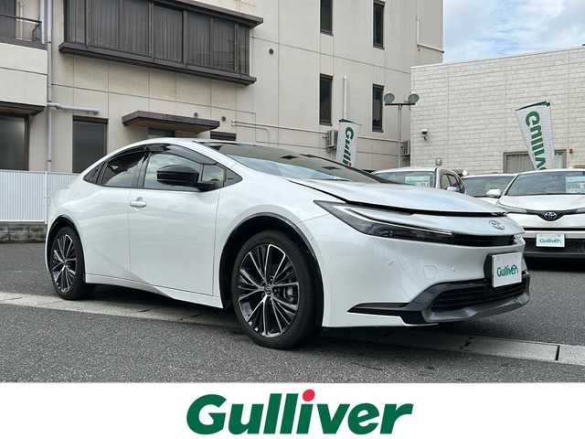 トヨタ プリウス Z 岡山県 2023(令5)年 1万km プラチナホワイトパールマイカ 登録時走行距離9269キロ/純正メモリナビ/AM/FM/Bluetooth/Miracast/トヨタセーフティセンス/・プリクラッシュセーフティ/・レーンディパーチャーアラート/・レーダークルーズコントロール/・クリアランスソナー/ブラインドスポットモニター/パーキングアシスト/アラウンドビューモニター/電動リアゲート/エアシート（D＋N）/シートヒーター（D＋N）/D席パワーシート/デジタルインナーミラー/置くだけ充電/ステアリングヒーター/純正19インチAW/LEDヘッドライト/スマートキー/プッシュスタート/ETC2.0 /禁煙車