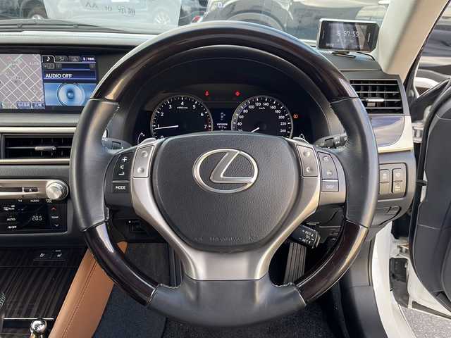 レクサス ＧＳ 350 Iパッケージ 道北・旭川 2014(平26)年 13.5万km ホワイトパールクリスタルシャイン ・４ＷＤ/・寒冷地仕様/メーカーOP/・サンルーフ/・コーナーセンサー/・パワートランク/通常OP/・純正ナビ/BT/ＣＤ/ＤＶＤ/フルセグ/・バックモニター/・エアロ/・茶革シート/・前席エアシート/シートヒーター/パワーシート/・電動リアサンシェード/・Ｄ席メモリーシート/・ブラインドスポットモニター/・ヘッドアップディスプレイ/・パドルシフト/・クルーズコントロール/・ウッドコンビステアリング/・ステアリングリモコン/・オートライト、オートワイパー/・社外前後ドライブレコーダー/・ビルトインETC/・新車時保証書、取説