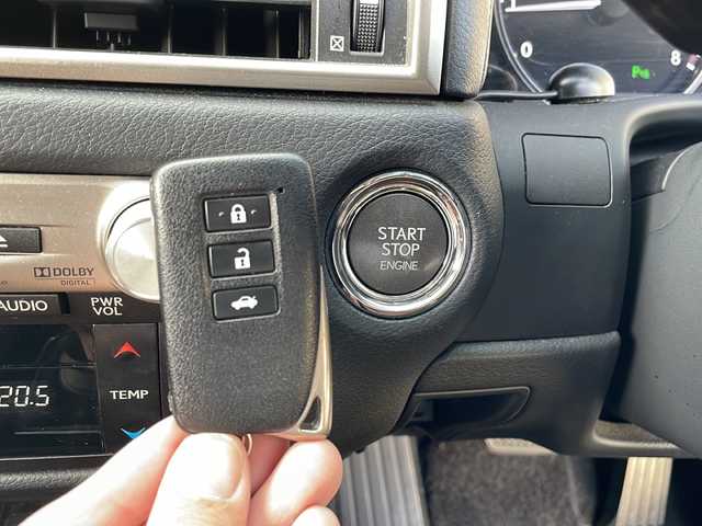 レクサス ＧＳ 350 Iパッケージ 道北・旭川 2014(平26)年 13.5万km ホワイトパールクリスタルシャイン ・４ＷＤ/・寒冷地仕様/メーカーOP/・サンルーフ/・コーナーセンサー/・パワートランク/通常OP/・純正ナビ/BT/ＣＤ/ＤＶＤ/フルセグ/・バックモニター/・エアロ/・茶革シート/・前席エアシート/シートヒーター/パワーシート/・電動リアサンシェード/・Ｄ席メモリーシート/・ブラインドスポットモニター/・ヘッドアップディスプレイ/・パドルシフト/・クルーズコントロール/・ウッドコンビステアリング/・ステアリングリモコン/・オートライト、オートワイパー/・社外前後ドライブレコーダー/・ビルトインETC/・新車時保証書、取説