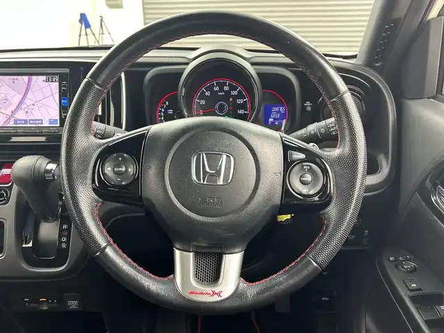 ホンダ Ｎ ＯＮＥ モデューロX 三重県 2016(平28)年 8.9万km プレミアムホワイトパールⅡ 禁煙車/低全高ルーフ/あんしんパッケージ/・シティブレーキアクティブシステム/・サイド+カーテンエアバッグ/クルーズコントロール/ヒルスタートアシスト/VSA（ABS＋TCS＋横すべり抑制）/アイドリングストップ/ナビ装着用スペシャルパッケージ＋ETC車載器/純正ナビ（VXM-174VFi）/・フルセグTV/CD/DVD/BT/バックカメラ/純正フロアマット/純正ドライブレコーダー/革巻きステアリング/ステアリングスイッチ/LEDドアミラーウインカー/オートリトラミラー/パドルシフト/スマートキー/プッシュスタート/スペアキー/プラズマクラスター技術搭載エアコン/IRカット(遮熱)/UVカット機能付フロントウインドウガラス/IRカット(遮熱)/スーパーUVカットフロントドアガラス/オートリトラミラー＆ディスチャージヘッドライト＜HID＞(オートレベリング/オートライト)/コンビシート/LEDフォグライト/大型テールゲートスポイラー