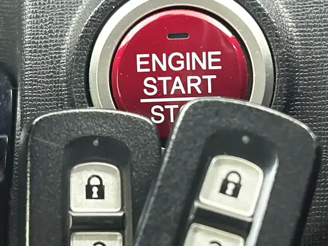 ホンダ Ｎ ＯＮＥ モデューロX 三重県 2016(平28)年 8.9万km プレミアムホワイトパールⅡ 禁煙車/低全高ルーフ/あんしんパッケージ/・シティブレーキアクティブシステム/・サイド+カーテンエアバッグ/クルーズコントロール/ヒルスタートアシスト/VSA（ABS＋TCS＋横すべり抑制）/アイドリングストップ/ナビ装着用スペシャルパッケージ＋ETC車載器/純正ナビ（VXM-174VFi）/・フルセグTV/CD/DVD/BT/バックカメラ/純正フロアマット/純正ドライブレコーダー/革巻きステアリング/ステアリングスイッチ/LEDドアミラーウインカー/オートリトラミラー/パドルシフト/スマートキー/プッシュスタート/スペアキー/プラズマクラスター技術搭載エアコン/IRカット(遮熱)/UVカット機能付フロントウインドウガラス/IRカット(遮熱)/スーパーUVカットフロントドアガラス/オートリトラミラー＆ディスチャージヘッドライト＜HID＞(オートレベリング/オートライト)/コンビシート/LEDフォグライト/大型テールゲートスポイラー