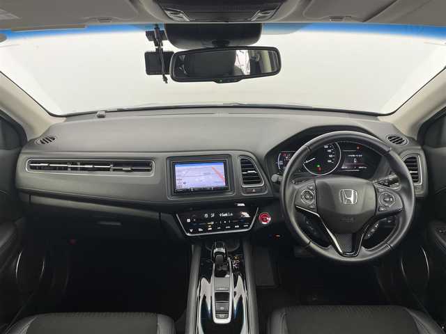 ホンダ ヴェゼル ハイブリッド 富山県 2019(令1)年 6万km ミッドナイトブルービームM 社外ナビ（AM/FM/CD/DVD/USB/SD/BT/HDMI）/フルセグTV/バックカメラ/寒冷地仕様/衝突被害軽減ブレーキ/アダプティブクルーズコントロール/レーンキープアシスト/オートライト/LEDヘッドライト/ハーフレザーシート/前席シートヒーター/ビルトインETC/ドライブレコーダー/パドルシフト/スマートキー×２/プッシュスタート/アイドリングストップ/保証書