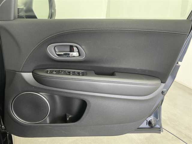 ホンダ ヴェゼル ハイブリッド 富山県 2019(令1)年 6万km ミッドナイトブルービームM 社外ナビ（AM/FM/CD/DVD/USB/SD/BT/HDMI）/フルセグTV/バックカメラ/寒冷地仕様/衝突被害軽減ブレーキ/アダプティブクルーズコントロール/レーンキープアシスト/オートライト/LEDヘッドライト/ハーフレザーシート/前席シートヒーター/ビルトインETC/ドライブレコーダー/パドルシフト/スマートキー×２/プッシュスタート/アイドリングストップ/保証書