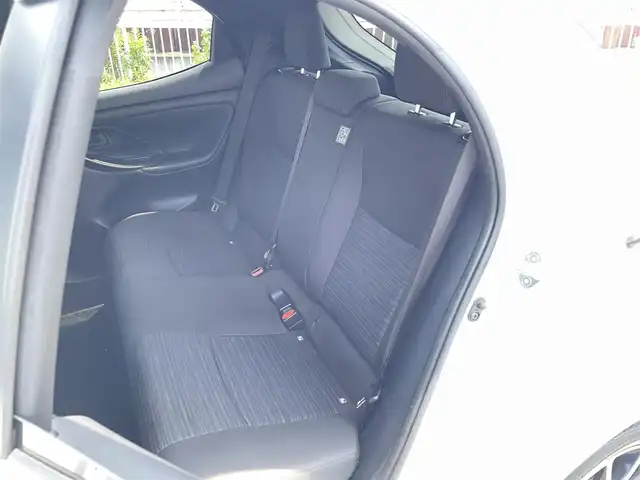 トヨタ ヤリス ハイブリッド Z 群馬県 2020(令2)年 2.8万km ホワイトパールクリスタルシャイン ディーラー純正ナビ/（CD/DVD/Bluetooth/USB）/バックカメラ/アラウンドビューモニター/トヨタセーフティセンス/・プリクラッシュセーフティ/・レーントレーシングアシスト/・レーダークルーズコントロール /・オートマチックハイビーム/・パーキングサポートブレーキ/ビルトインETC/前席シートヒーター/前後ドライブレコーダー/パーキングアシスト/ステアリングスイッチ/純正フロアマット/純正16インチAW/クリアランスソナー/LED
