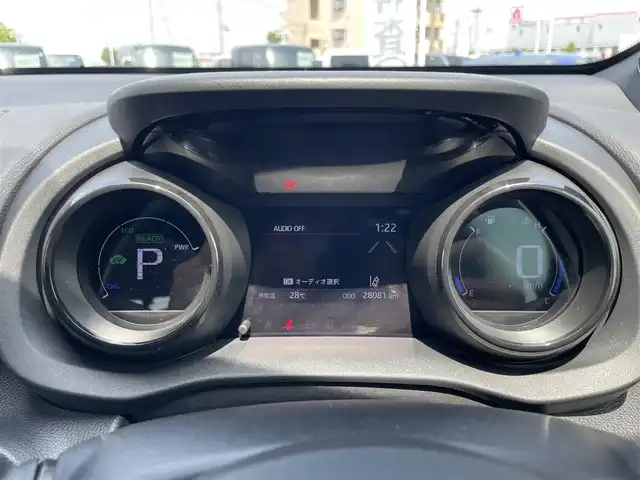 トヨタ ヤリス ハイブリッド Z 群馬県 2020(令2)年 2.8万km ホワイトパールクリスタルシャイン ディーラー純正ナビ/（CD/DVD/Bluetooth/USB）/バックカメラ/アラウンドビューモニター/トヨタセーフティセンス/・プリクラッシュセーフティ/・レーントレーシングアシスト/・レーダークルーズコントロール /・オートマチックハイビーム/・パーキングサポートブレーキ/ビルトインETC/前席シートヒーター/前後ドライブレコーダー/パーキングアシスト/ステアリングスイッチ/純正フロアマット/純正16インチAW/クリアランスソナー/LED