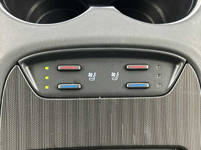 トヨタ ハリアー ハイブリッド Z レザーパッケージ 愛知県 2022(令4)年 3.2万km ブラック 禁煙車/純正12.3インチナビ/（AM/FM/Bluetooth/フルセグTV)/全方位カメラ/JBLプレミアムサウンド/AC100V電源/ヘッドアップディスプレイ/トヨタセーフティセンス/・衝突軽減ブレーキ/・レーンキープアシスト/・オートマチックハイビーム/・追従式クルーズコントロール/・クリアランスソナー/・誤発進抑制機能/ブラインドスポットモニター/ETC2.0/レザーシート/シートヒーター/シートベンチレーション/パワーシート/ステアリングヒーター/パワーバックドア/純正19インチアルミホイール/スマートキー/スペアキー有/純正フロアマット/横滑り防止装置