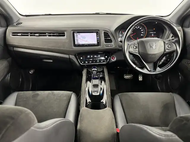 ホンダ ヴェゼル ハイブリッド RS ホンダセンシング 埼玉県 2018(平30)年 5.7万km ホワイトオーキッドパール 純正8インチナビ　VXM-184VFi/(Bluetooth/USB/AUX/ipod/CD/DVD/AM/FM)/地デジフルセグ/バックカメラ/ETC/Honda SENSING/・アダプティブ・クルーズ・コントロール/・衝突軽減ブレーキ/・歩行者事故低減ステアリング/・車線維持支援システム/・路外逸脱抑制機能/・誤発進抑制機能/・先行車発進お知らせ機能/・標識認識機能/パドルシフト/アルミペダル/前席シートヒーター/電子パーキングシステム/ブレーキホールド/プッシュスタート/ステアリングリモコン/フロントフォグランプ/ウィンカーミラー/純正フロアマット/純正ドアバイザー/純正18インチアルミホイール