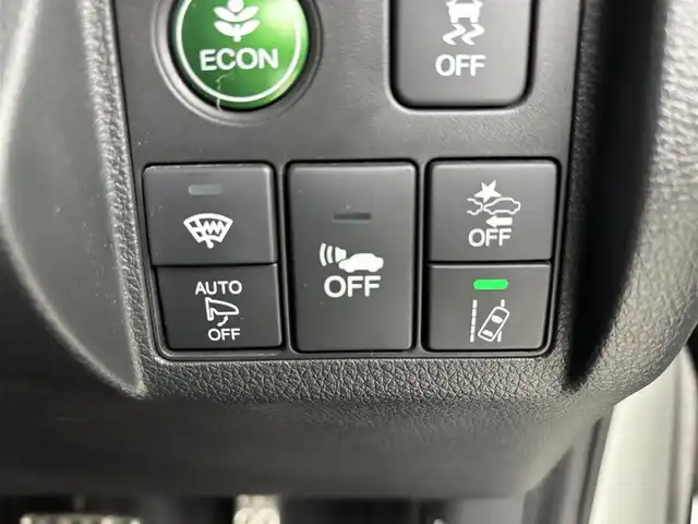ホンダ ヴェゼル ハイブリッド RS ホンダセンシング 埼玉県 2018(平30)年 5.7万km ホワイトオーキッドパール 純正8インチナビ　VXM-184VFi/(Bluetooth/USB/AUX/ipod/CD/DVD/AM/FM)/地デジフルセグ/バックカメラ/ETC/Honda SENSING/・アダプティブ・クルーズ・コントロール/・衝突軽減ブレーキ/・歩行者事故低減ステアリング/・車線維持支援システム/・路外逸脱抑制機能/・誤発進抑制機能/・先行車発進お知らせ機能/・標識認識機能/パドルシフト/アルミペダル/前席シートヒーター/電子パーキングシステム/ブレーキホールド/プッシュスタート/ステアリングリモコン/フロントフォグランプ/ウィンカーミラー/純正フロアマット/純正ドアバイザー/純正18インチアルミホイール