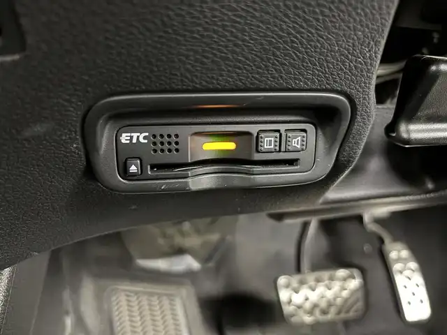 ホンダ ヴェゼル ハイブリッド RS ホンダセンシング 埼玉県 2018(平30)年 5.7万km ホワイトオーキッドパール 純正8インチナビ　VXM-184VFi/(Bluetooth/USB/AUX/ipod/CD/DVD/AM/FM)/地デジフルセグ/バックカメラ/ETC/Honda SENSING/・アダプティブ・クルーズ・コントロール/・衝突軽減ブレーキ/・歩行者事故低減ステアリング/・車線維持支援システム/・路外逸脱抑制機能/・誤発進抑制機能/・先行車発進お知らせ機能/・標識認識機能/パドルシフト/アルミペダル/前席シートヒーター/電子パーキングシステム/ブレーキホールド/プッシュスタート/ステアリングリモコン/フロントフォグランプ/ウィンカーミラー/純正フロアマット/純正ドアバイザー/純正18インチアルミホイール