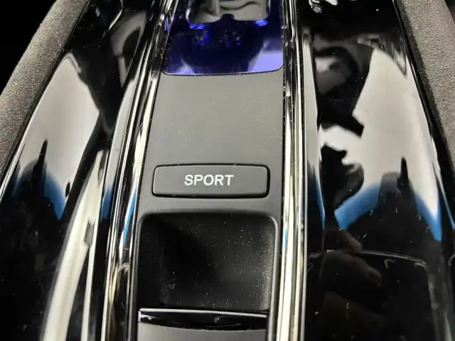 ホンダ ヴェゼル ハイブリッド RS ホンダセンシング 埼玉県 2018(平30)年 5.7万km ホワイトオーキッドパール 純正8インチナビ　VXM-184VFi/(Bluetooth/USB/AUX/ipod/CD/DVD/AM/FM)/地デジフルセグ/バックカメラ/ETC/Honda SENSING/・アダプティブ・クルーズ・コントロール/・衝突軽減ブレーキ/・歩行者事故低減ステアリング/・車線維持支援システム/・路外逸脱抑制機能/・誤発進抑制機能/・先行車発進お知らせ機能/・標識認識機能/パドルシフト/アルミペダル/前席シートヒーター/電子パーキングシステム/ブレーキホールド/プッシュスタート/ステアリングリモコン/フロントフォグランプ/ウィンカーミラー/純正フロアマット/純正ドアバイザー/純正18インチアルミホイール