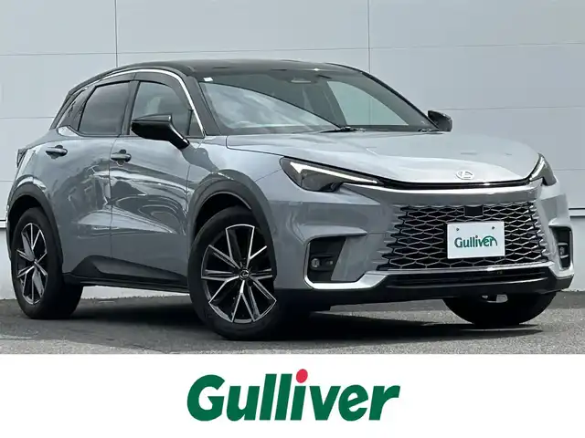 レクサス ＬＢＸ クール 佐賀県 2024(令6)年 0.6万km グレーⅡ カラーコード：アストログレーメタリック＆ブラック(2YN)/レクサスセーフティシステム＋/・プリクラッシュセーフティ/・レーンディパーチャーアラート/・レーントレーシングアシスト/・レーダークルーズコントロール/・アダプティブハイビーム/・プロアクティブドライビングアシスト/・フロントトラフィックアラート/・レーンチェンジアシスト/アドバンストパーク/アドバンストドライブ/ブラインドスポットモニター/パーキングサポートブレーキ/クリアランスソナー/純正ディスプレイオーディオ/・パノラミックビューモニター/・フルセグTV/BT/純正18インチAW/ハーフレザーシート/D席パワーシート/D席シートメモリ/シートヒーター/革巻きステアリング/ステアリングヒーター/パドルシフト/ETC2.0/パワーバックドア/トノカバー/LEDヘッドライト/フォグランプ/ヘッドアップディスプレイ/電動パーキングスイッチ/カードキー×1/スペアキー×１/ユーザーガイド/保証書