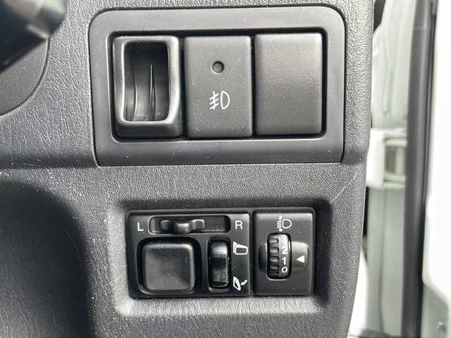 スズキ ジムニー ランドベンチャー 岩手県 2017(平29)年 5.9万km パールホワイト 純正ナビ　フルセグ　Ｂｌｕｅｔｏｏｔｈ　ＥＴＣ　ＤＶＤ再生　ハーフレザーシート　シートヒーター　ステアリングスイッチ　純正１６ＡＷ　ヒーター付電格ドアミラー　キーレス　フォグランプ　ドアバイザー