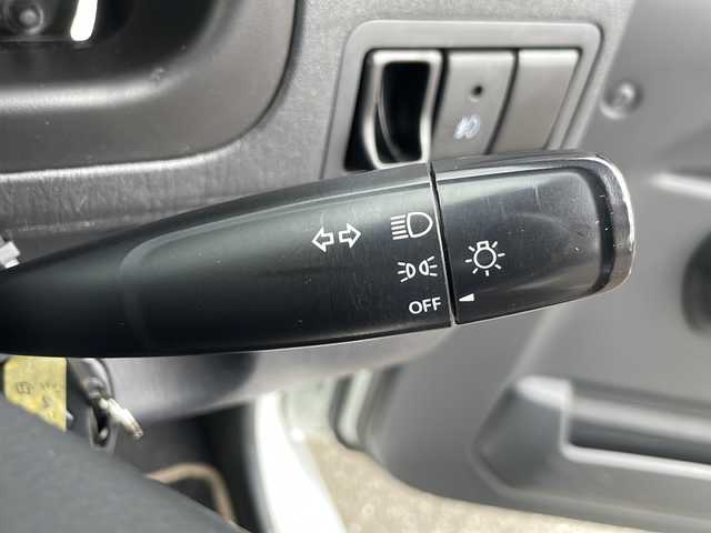 スズキ ジムニー ランドベンチャー 岩手県 2017(平29)年 5.9万km パールホワイト 純正ナビ　フルセグ　Ｂｌｕｅｔｏｏｔｈ　ＥＴＣ　ＤＶＤ再生　ハーフレザーシート　シートヒーター　ステアリングスイッチ　純正１６ＡＷ　ヒーター付電格ドアミラー　キーレス　フォグランプ　ドアバイザー