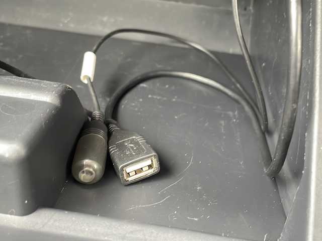 スズキ ジムニー ランドベンチャー 岩手県 2017(平29)年 5.9万km パールホワイト 純正ナビ　フルセグ　Ｂｌｕｅｔｏｏｔｈ　ＥＴＣ　ＤＶＤ再生　ハーフレザーシート　シートヒーター　ステアリングスイッチ　純正１６ＡＷ　ヒーター付電格ドアミラー　キーレス　フォグランプ　ドアバイザー