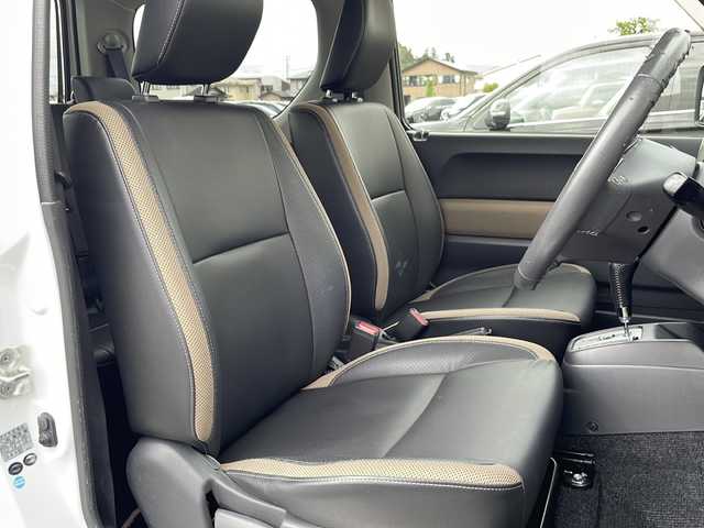 スズキ ジムニー ランドベンチャー 岩手県 2017(平29)年 5.9万km パールホワイト 純正ナビ　フルセグ　Ｂｌｕｅｔｏｏｔｈ　ＥＴＣ　ＤＶＤ再生　ハーフレザーシート　シートヒーター　ステアリングスイッチ　純正１６ＡＷ　ヒーター付電格ドアミラー　キーレス　フォグランプ　ドアバイザー