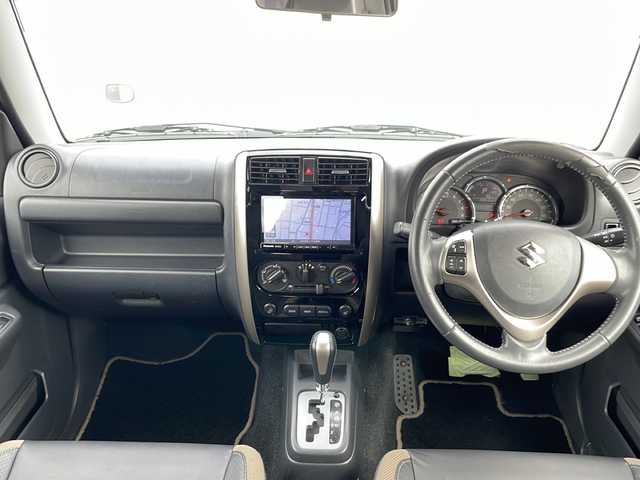 スズキ ジムニー ランドベンチャー 岩手県 2017(平29)年 5.9万km パールホワイト 純正ナビ　フルセグ　Ｂｌｕｅｔｏｏｔｈ　ＥＴＣ　ＤＶＤ再生　ハーフレザーシート　シートヒーター　ステアリングスイッチ　純正１６ＡＷ　ヒーター付電格ドアミラー　キーレス　フォグランプ　ドアバイザー