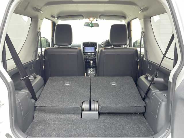 スズキ ジムニー ランドベンチャー 岩手県 2017(平29)年 5.9万km パールホワイト 純正ナビ　フルセグ　Ｂｌｕｅｔｏｏｔｈ　ＥＴＣ　ＤＶＤ再生　ハーフレザーシート　シートヒーター　ステアリングスイッチ　純正１６ＡＷ　ヒーター付電格ドアミラー　キーレス　フォグランプ　ドアバイザー