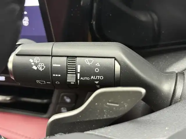 レクサス ＮＸ 450h+ バージョンL 愛知県 2023(令5)年 3万km ソニッククロム 4WD/レクサスチームメイト/　　・アドバンストパーク/　　・パーキングサポートブレーキ/レクサスセーフティセンス/　　・プリクラッシュセーフティ/　　・レーンチェンジアシスト/　　・アダプティブクルーズコントロール/　　・ハイビームアシスト/ブラインドスポットモニター/ヘッドアップディスプレイ/ムーンルーフ/置くだけ充電/純正14インチナビ/　ーBT/フルセグ/AppleCarPlay/AndroidAuto/パノラミックビューモニター/ドライブレコーダー/ビルトインETC2.0/革巻きステアリング/ステアリングリモコン/パドルシフト/ステアリングヒーター/赤革シート/パワーシート/シートポジションメモリ機能/シートヒーター/ベンチレーション/パワーバックドア/純正3眼LEDヘッドライト/フォグランプ/純正20インチアルミホイール/取扱説明書/スペアキー