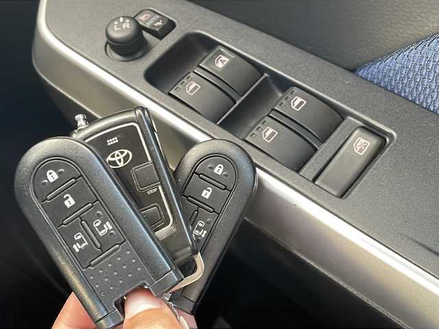 トヨタ ルーミー カスタムG S 青森県 2018(平30)年 8万km ブラックマイカメタリック 4WD/寒冷地仕様/純正9インチナビ・フルセグTV/CD・DVD・Bluetooth・SD/バックカメラ/両側パワースライドドア/スマートアシスト/衝突軽減ブレーキ/クルーズコントロール/純正エンジンスターター/純正ドライブレコーダー/ワイパーデアイサー/ビルトインETC/LEDヘッドライト/LEDフォグランプ/社外14インチアルミ/スマートキー/プッシュスタート