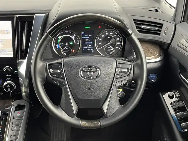 トヨタ アルファードハイブリット エグゼクティブ ラウンジ S 千葉県 2021(令3)年 1.9万km ブラック 4WD/ツインムーンルーフ/フリップダウンモニター/トヨタセーフティセンス/・プリクラッシュセーフティ/・レーントレーシングアシスト/・ロードサインアシスト/・アダプティブクルーズコントロール/・ブラインドスポットモニター/・クリアランスソナー/純正10インチメモリナビ/CD DVD HDMI BT フルセグ/パノラミックビューモニター/JBLサウンドシステム/両側パワースライドドア/3眼LEDヘッドライト/レザーシート/シートヒーター/ベンチレーション/メモリ付きパワーシート/デジタルインナーミラー/プッシュスタート/スマートキー/ビルトインETC2.0