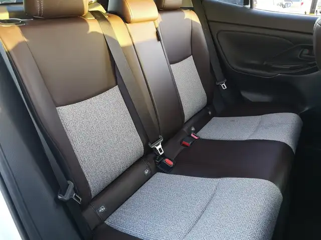 トヨタ ヤリスクロス ハイブリッド Z 茨城県 2021(令3)年 1.8万km ブラックマイカ/ホワイトパールクリスタルシャイン 2トーン 純正ナビ/【AM・FM・USB・BT】/パーキングアシスト/シートヒーター/パワーシート/レーダークルコン/ETC/全方位カメラ/ブレーキホールド/前後コーナーセンサー/電動リアゲート/モデリスタエアロ/BSM/オートライト/Fフォグ/オートハイビーム/LEDライト/ヘッドライトレベライザー/ステリモ