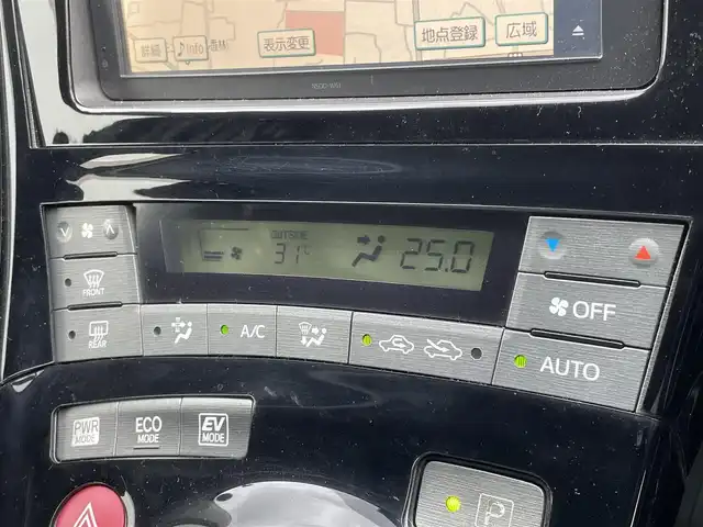 トヨタ プリウス S ツーリングセレクション 福岡県 2012(平24)年 4.2万km ブラック 純正ナビ（ＮＳＤＤ－Ｗ６１）/ワンセグTV/CD/DVD/SD/AM/FM/バックカメラ/スマートキー/プッシュスタート/ビルトインＥＴＣ/オートライト/フォグランプ/ステアリングリモコン/純正17AW/電格ミラー