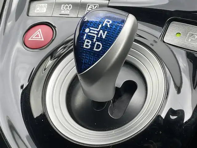 トヨタ プリウス S ツーリングセレクション 福岡県 2012(平24)年 4.2万km ブラック 純正ナビ（ＮＳＤＤ－Ｗ６１）/ワンセグTV/CD/DVD/SD/AM/FM/バックカメラ/スマートキー/プッシュスタート/ビルトインＥＴＣ/オートライト/フォグランプ/ステアリングリモコン/純正17AW/電格ミラー