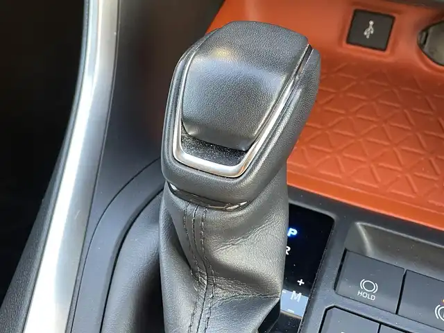 トヨタ ＲＡＶ４ アドベンチャー 滋賀県 2021(令3)年 3.5万km アッシュグレーメタリック/アーバンカーキ ワンオーナー/9型ディスプレイオーディオ/・Bluetooth/ミラキャスト/バックカメラ/革巻きステアリング/ステアリングリモコン/ステアリングヒーター/ETC2.0/前後ドラレコ/レーダークルコン/運転席パワーシート/前席シートヒーター/前席ベンチレーション/ハンズフリーパワーバックドア/AC100V/オートブレーキホールド/電動パーキング/LEDヘッドライト/フォグライト/トヨタセーフティセンス/・プリクラッシュセーフティ/・ブラインドスポットモニター/・レーントレーシングアシスト/・パーキングサポートブレーキ/・ロードサインアシスト/スマートキー