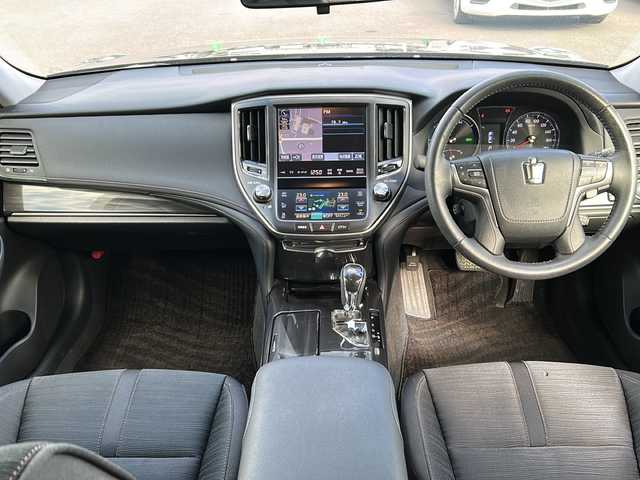 トヨタ クラウン ハイブリッド アスリートS 茨城県 2015(平27)年 6.8万km ブラック 純正8インチHDDナビ/-Bluetooth フルセグTV CD DVD/バックカメラ/横滑り抑制機能/レーダークルーズコントロール/コーナーセンサー/純正17インチアルミホイール/ビルトインETC/前席パワーシート/LEDオートヘッドライト/純正フロアマット/スマートキー/MTモード付AT