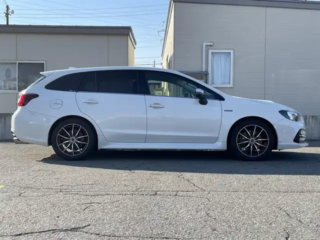 スバル レヴォーグ 1．6STIスポーツアイサイト 青森県 2017(平29)年 3.7万km クリスタルホワイトP 寒冷地仕様/H30R1R2R3R4R6記録簿/ワンオーナー/4WD/純正メモリナビ/フルセグTV/AM/FM/CD/DVD/BT/パワーシートD/N/シートヒーター/エアーシート/純正フロアマット/デジタルインナーミラー/クルーズコントロール/レーンアシスト/LEDヘッドランプ/アイドリングストップ/コーナーセンサー/衝突軽減システム/横滑り防止機能/盗難防止/オートライト/フォグランプ/BSM/純正18AW(225/45/18)/　　積み込み/ドラレコ/ETC/スペアキー/純正スターター/保証書/取扱説明書