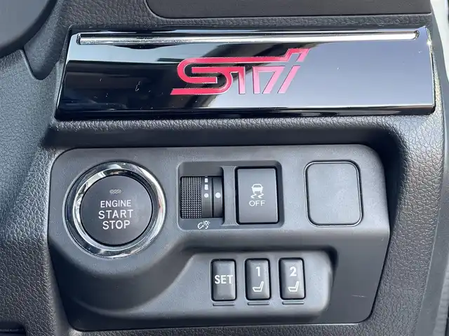 スバル レヴォーグ 1．6STIスポーツアイサイト 青森県 2017(平29)年 3.7万km クリスタルホワイトP 寒冷地仕様/H30R1R2R3R4R6記録簿/ワンオーナー/4WD/純正メモリナビ/フルセグTV/AM/FM/CD/DVD/BT/パワーシートD/N/シートヒーター/エアーシート/純正フロアマット/デジタルインナーミラー/クルーズコントロール/レーンアシスト/LEDヘッドランプ/アイドリングストップ/コーナーセンサー/衝突軽減システム/横滑り防止機能/盗難防止/オートライト/フォグランプ/BSM/純正18AW(225/45/18)/　　積み込み/ドラレコ/ETC/スペアキー/純正スターター/保証書/取扱説明書