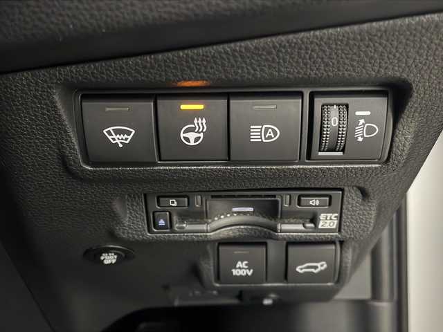 トヨタ カローラ クロス ハイブリッド Z 秋田県 2023(令5)年 1.3万km アティチュードブラックマイカ/プラチナホワイトパールマイカ ４WD/パノラマルーフ/トヨタセーフティセンス/純正ナビ（FM/AM/フルセグTV）/パノラミックビューカメラ/ドライブレコーダー（前後）/電動リアゲート/パワーシート（D席）/電動格納ミラー/純正18インチアルミホイール/ルーフレール/革巻きステアリング/純正フロアマット/ETC/スマートキー