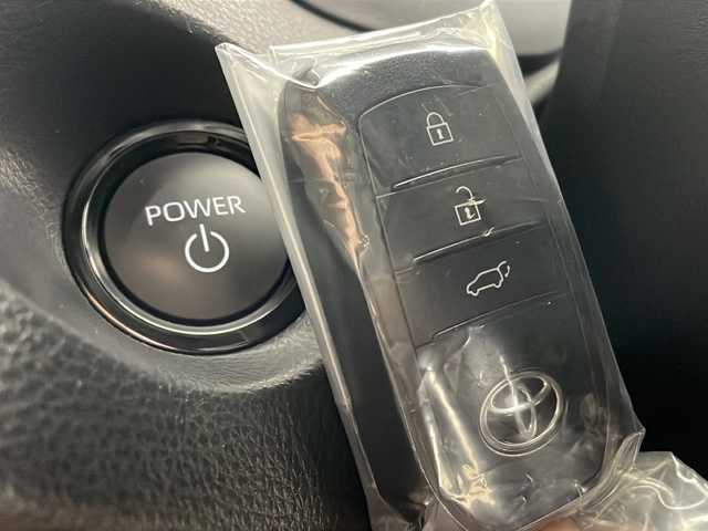 トヨタ カローラ クロス ハイブリッド Z 秋田県 2023(令5)年 1.3万km アティチュードブラックマイカ/プラチナホワイトパールマイカ ４WD/パノラマルーフ/トヨタセーフティセンス/純正ナビ（FM/AM/フルセグTV）/パノラミックビューカメラ/ドライブレコーダー（前後）/電動リアゲート/パワーシート（D席）/電動格納ミラー/純正18インチアルミホイール/ルーフレール/革巻きステアリング/純正フロアマット/ETC/スマートキー