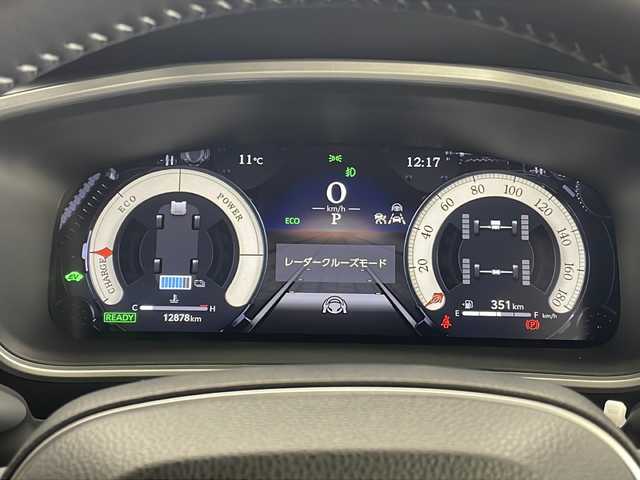 トヨタ カローラ クロス ハイブリッド Z 秋田県 2023(令5)年 1.3万km アティチュードブラックマイカ/プラチナホワイトパールマイカ ４WD/パノラマルーフ/トヨタセーフティセンス/純正ナビ（FM/AM/フルセグTV）/パノラミックビューカメラ/ドライブレコーダー（前後）/電動リアゲート/パワーシート（D席）/電動格納ミラー/純正18インチアルミホイール/ルーフレール/革巻きステアリング/純正フロアマット/ETC/スマートキー