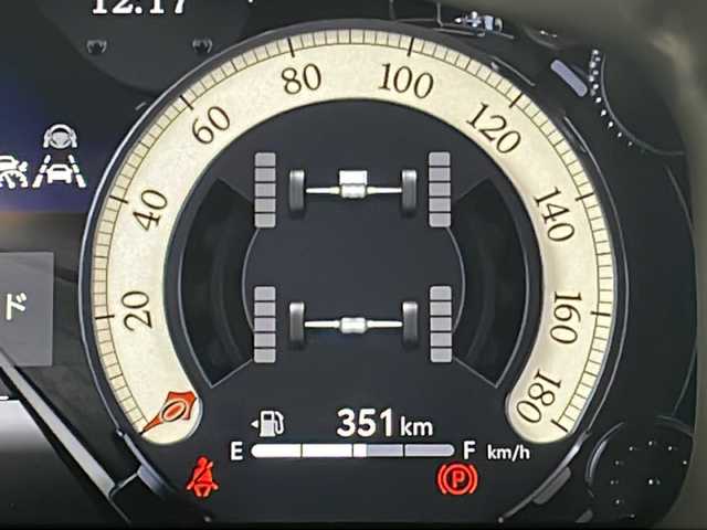 トヨタ カローラ クロス ハイブリッド Z 秋田県 2023(令5)年 1.3万km アティチュードブラックマイカ/プラチナホワイトパールマイカ ４WD/パノラマルーフ/トヨタセーフティセンス/純正ナビ（FM/AM/フルセグTV）/パノラミックビューカメラ/ドライブレコーダー（前後）/電動リアゲート/パワーシート（D席）/電動格納ミラー/純正18インチアルミホイール/ルーフレール/革巻きステアリング/純正フロアマット/ETC/スマートキー