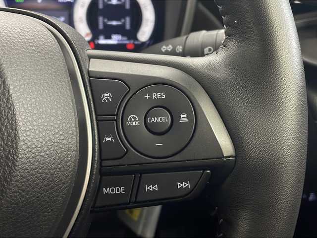 トヨタ カローラ クロス ハイブリッド Z 秋田県 2023(令5)年 1.3万km アティチュードブラックマイカ/プラチナホワイトパールマイカ ４WD/パノラマルーフ/トヨタセーフティセンス/純正ナビ（FM/AM/フルセグTV）/パノラミックビューカメラ/ドライブレコーダー（前後）/電動リアゲート/パワーシート（D席）/電動格納ミラー/純正18インチアルミホイール/ルーフレール/革巻きステアリング/純正フロアマット/ETC/スマートキー