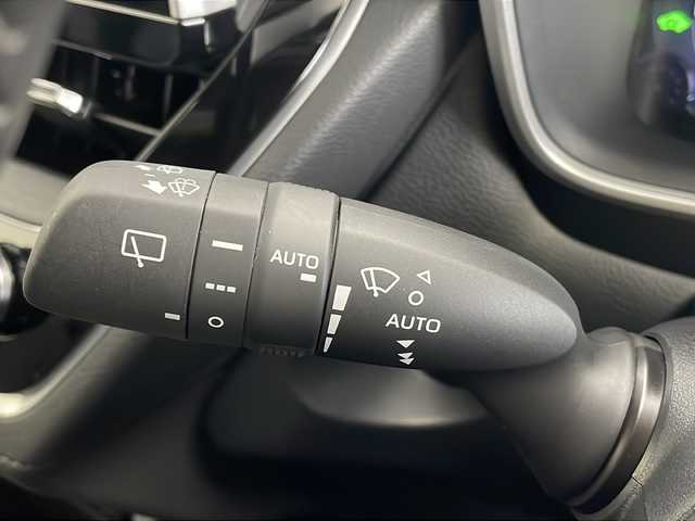 トヨタ カローラ クロス ハイブリッド Z 秋田県 2023(令5)年 1.3万km アティチュードブラックマイカ/プラチナホワイトパールマイカ ４WD/パノラマルーフ/トヨタセーフティセンス/純正ナビ（FM/AM/フルセグTV）/パノラミックビューカメラ/ドライブレコーダー（前後）/電動リアゲート/パワーシート（D席）/電動格納ミラー/純正18インチアルミホイール/ルーフレール/革巻きステアリング/純正フロアマット/ETC/スマートキー