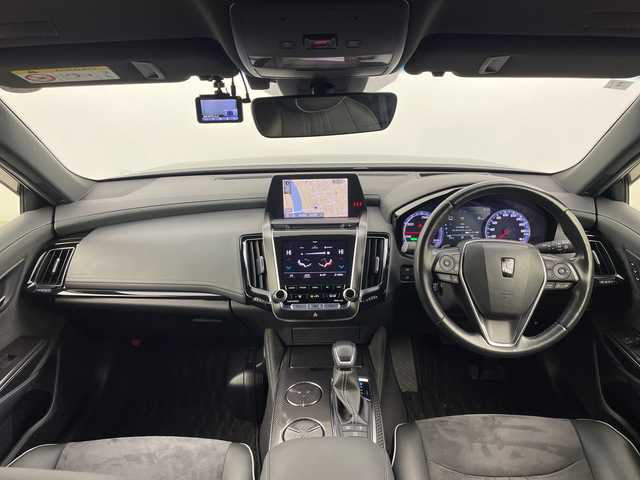 トヨタ クラウン ハイブリッド RS アドバンス 大分県 2019(令1)年 4.3万km ブラック TRDエアロ/・フロントスポイラー/・サイドスカート/・リヤバンパースポイラー/・リヤトランクスポイラー/MODELLISTAフェンダーガーニッシュ/MODELLISTAミラーガーニッシュ/TOYOTAセーフティセンス/・プリクラッシュセーフティ/・レーントレーシングアシスト/・レーダークルーズコントロール/・ロードサインアシスト/・アダプティブハイビームシステム/ブラインドスポットモニター/リヤクロストラフィックアラート/ヘッドアップディスプレイ/純正ナビ/【フルセグTV、DVD再生可、BT対応、USB】/ステアリングスイッチ/バックカメラ/ETC /社外ドライブレコーダー(前後)/ハーフレザーシート/・運転席メモリーシート/前席パワーシート/・前席シートヒーター/横滑り防止装置/電動格納ミラー/オートライト/LEDヘッドライト/LEDフォグ/純正18インチアルミホイール/クリアランスソナー