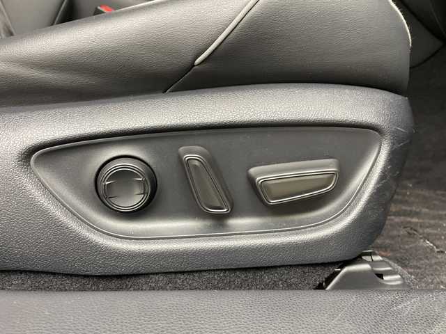 トヨタ クラウン ハイブリッド RS アドバンス 大分県 2019(令1)年 4.3万km ブラック TRDエアロ/・フロントスポイラー/・サイドスカート/・リヤバンパースポイラー/・リヤトランクスポイラー/MODELLISTAフェンダーガーニッシュ/MODELLISTAミラーガーニッシュ/TOYOTAセーフティセンス/・プリクラッシュセーフティ/・レーントレーシングアシスト/・レーダークルーズコントロール/・ロードサインアシスト/・アダプティブハイビームシステム/ブラインドスポットモニター/リヤクロストラフィックアラート/ヘッドアップディスプレイ/純正ナビ/【フルセグTV、DVD再生可、BT対応、USB】/ステアリングスイッチ/バックカメラ/ETC /社外ドライブレコーダー(前後)/ハーフレザーシート/・運転席メモリーシート/前席パワーシート/・前席シートヒーター/横滑り防止装置/電動格納ミラー/オートライト/LEDヘッドライト/LEDフォグ/純正18インチアルミホイール/クリアランスソナー